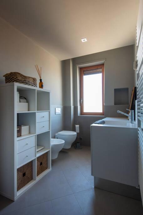 Casa No.Na - Attico Panoramico A Cherasco Exteriör bild